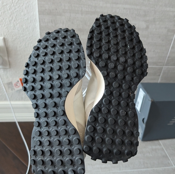 New Balance 327 - Picture 12 of 12